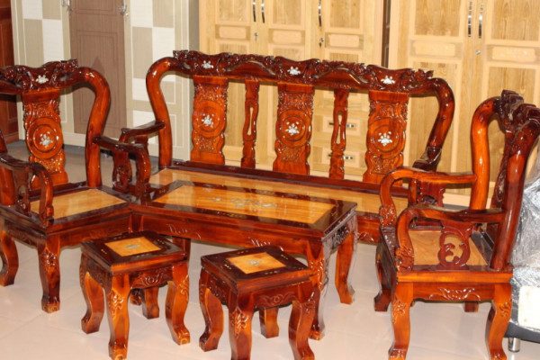 Mua bàn ghế gỗ cũ giá rẻ tphcm đảm bảo chất lượng, uy tín